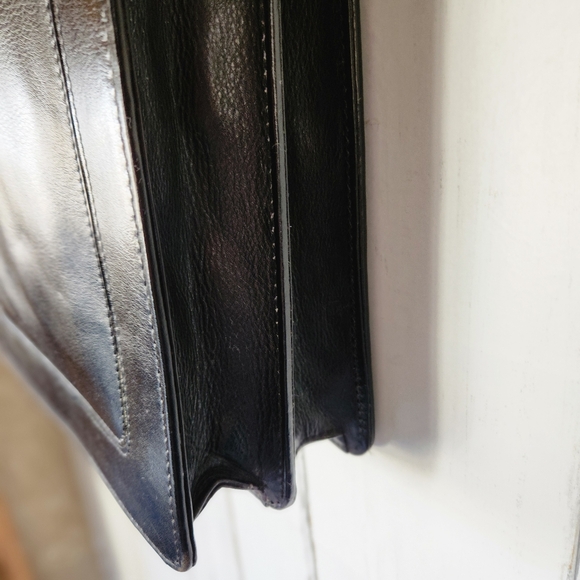 Vintage Black leather messenger bag - Picture 3 of 16